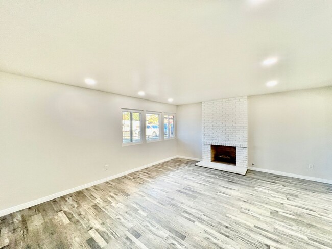 Foto del edificio - Newly Remodeled 5B/3BA home in San Carlos!