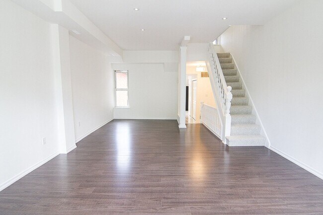 Photo du bâtiment - 900 Manning Ave
