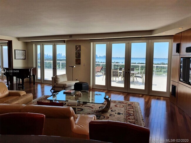 Building Photo - 5600  Collins Ave PH-A Miami Beach Fl 33140