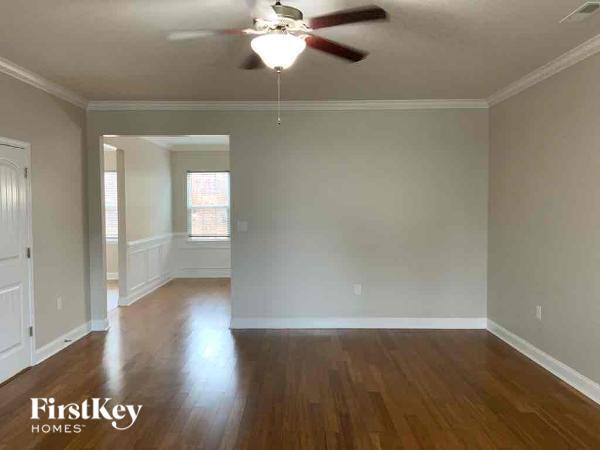 Building Photo - 5608 Falkland Lane