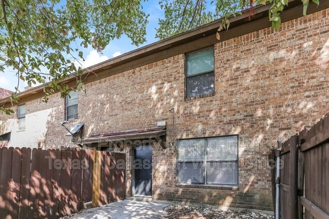 Photo - 940 Southmoor Dr Townhome