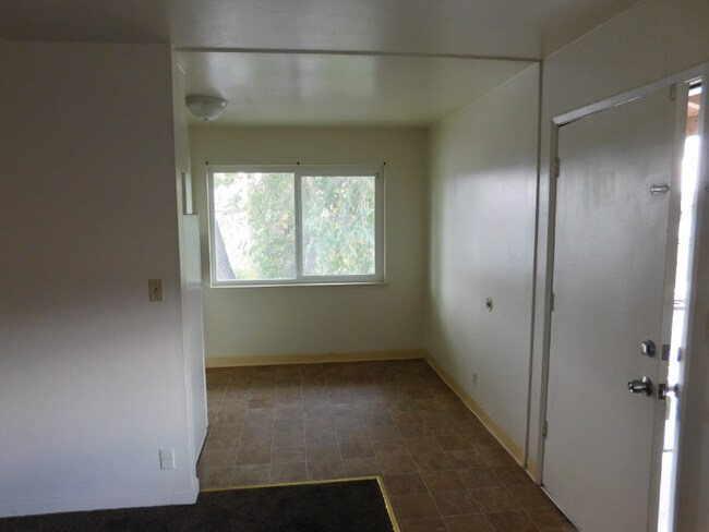 Building Photo - 240 Pamela Ave