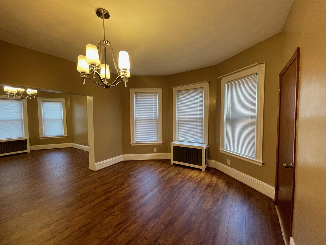 Primary Photo - 470 Medford St