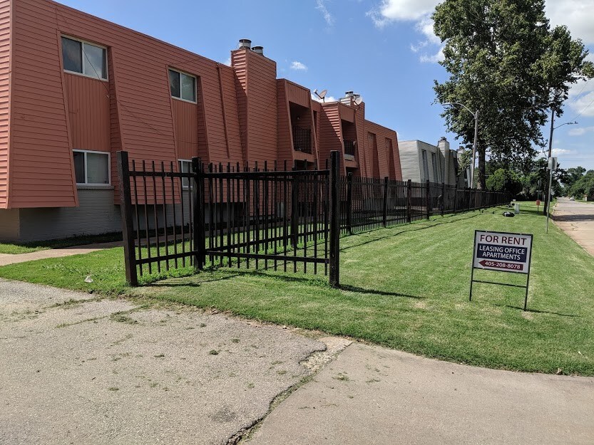 This way to your new apartment home! - 3718 S Pennsylvania Ave