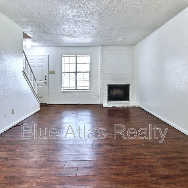 Photo - 2718 Wimbledon Ct Apartment