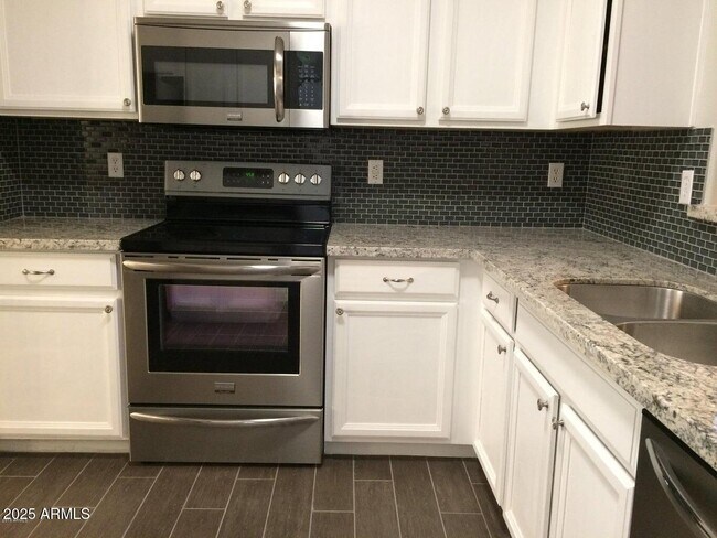 Foto del edificio - 2240 E Aire Libre Ave