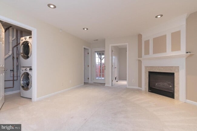 Building Photo - 6313 Burgundy Leaf Ln