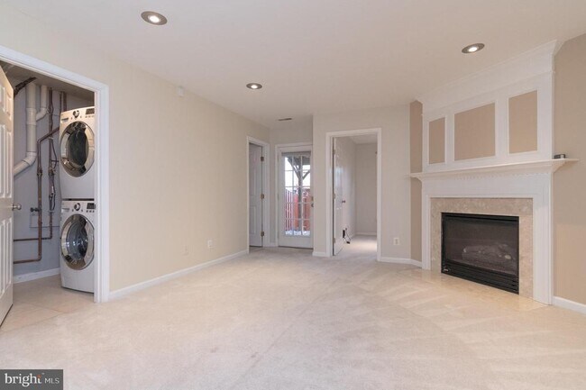 Foto del edificio - 6313 Burgundy Leaf Ln