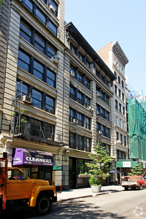 Building Photo - 40 W 15th St