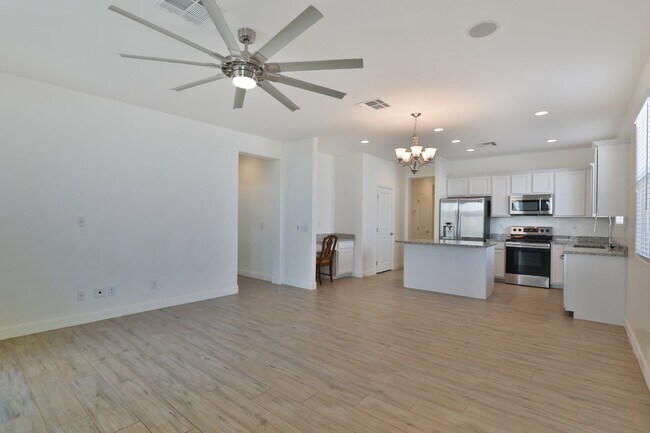 Building Photo - Beautiful and Clean Home Ready for You to ...