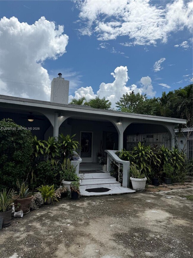 Building Photo - 7017 NW 5th Ct