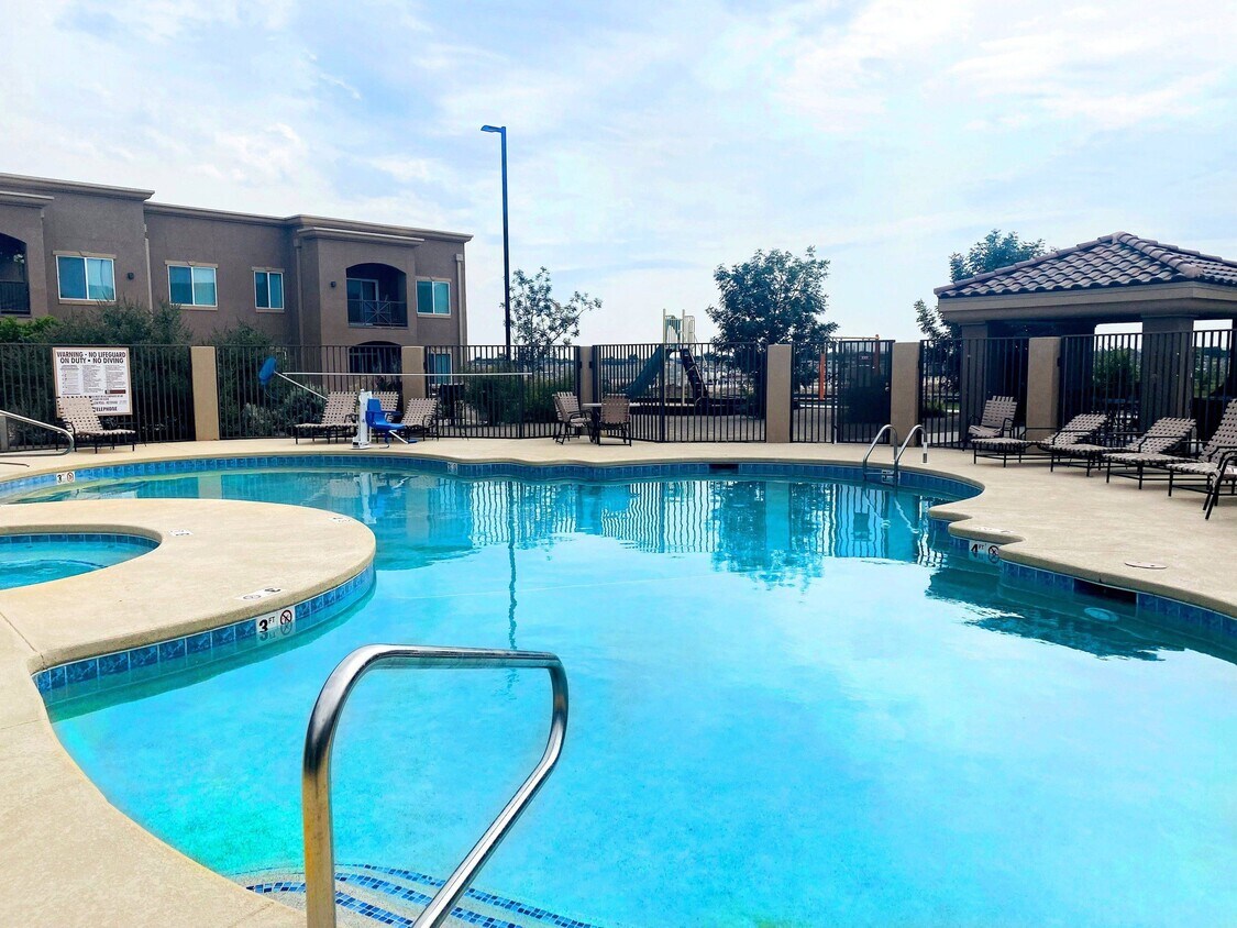 Foto principal - Spring River Luxury Apartment Homes