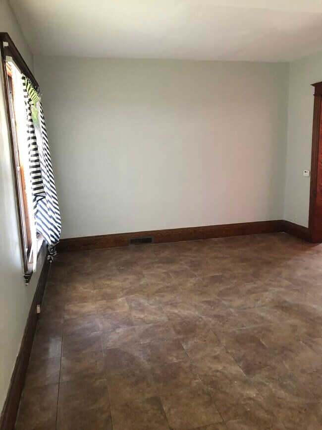 Building Photo - 109 Roycroft Dr