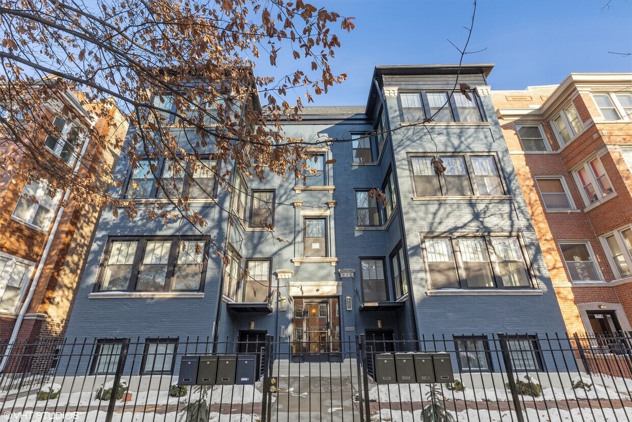 Primary Photo - 1318 W Winnemac Ave