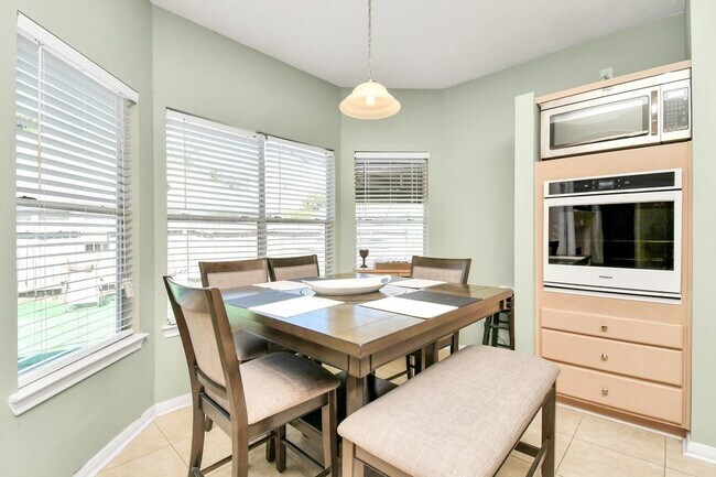 Foto del edificio - 2834 Green Hollow Ct