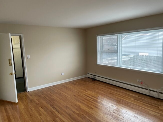 Building Photo - 1511 E Roosevelt Rd