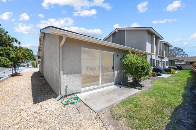 Foto del edificio - Beautiful Single-Story End Unit in Vista d...