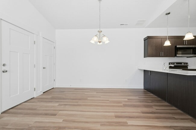 Building Photo - 882 Coulsen Dr