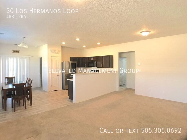 Foto del edificio - Spacious 4 Bedroom Los Lunas Home. Open la...