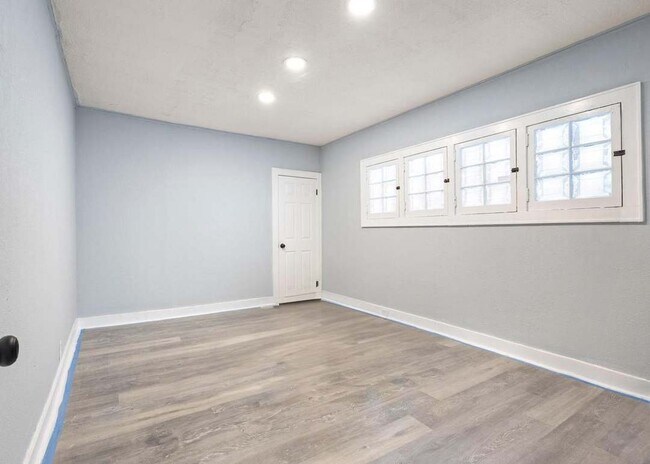Foto del edificio - 4266 W Highland Blvd