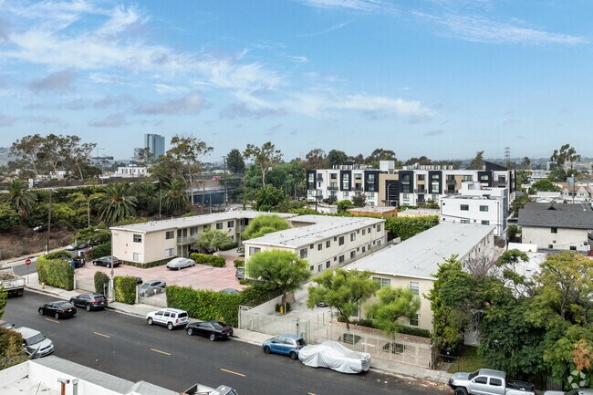 Contexto - 2419 S. Ridgeley Dr