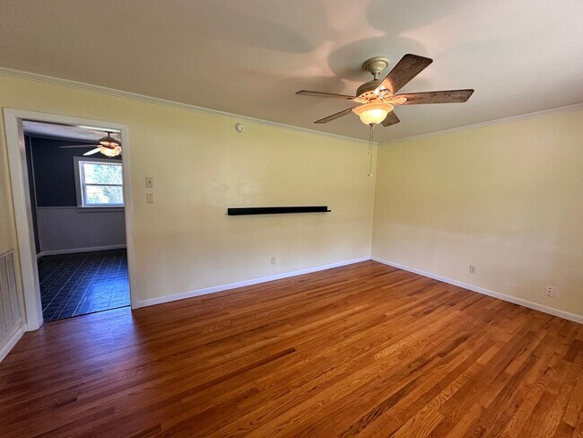 Foto del edificio - Exclusively Offered By Muse Realty Rentals...