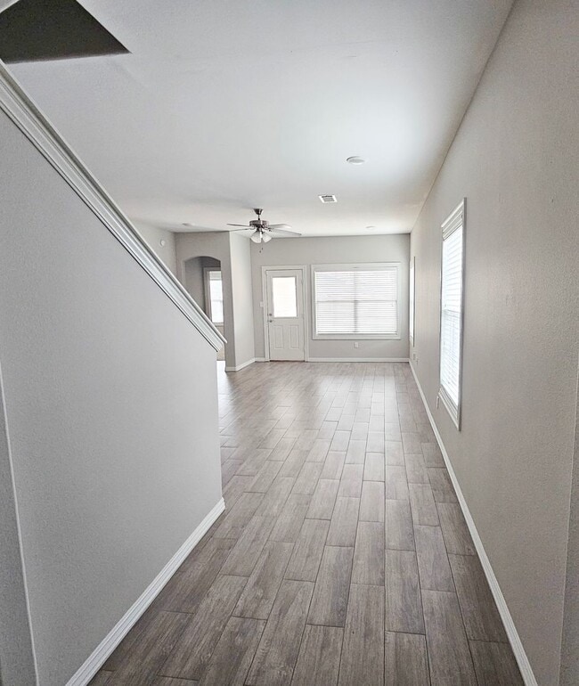 Building Photo - Beautiful 3B/2B Townhome in Chaffee Crossi...