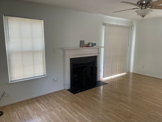 Foto del edificio - 4781 Cullen Rd