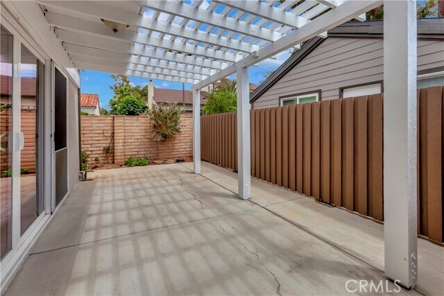 Foto del edificio - 4625 Green Tree Ln