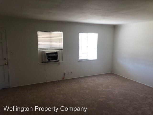 Building Photo - 2401 Sunset Dr