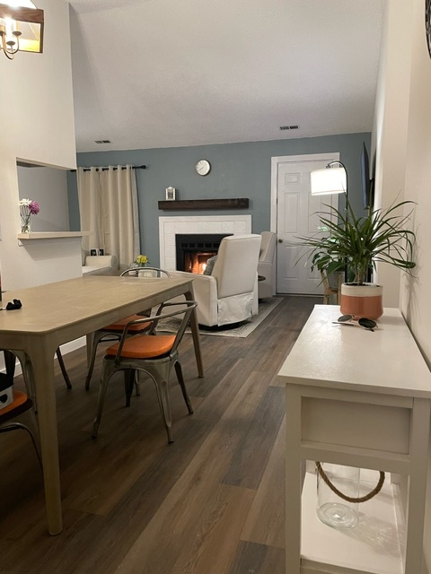 Primary Photo - 2041 Palm Dr