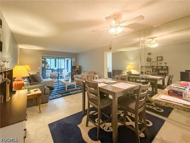 Foto del edificio - 6136 Whiskey Creek Dr