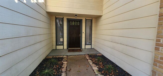 Foto del edificio - 16755 Maplemont Dr