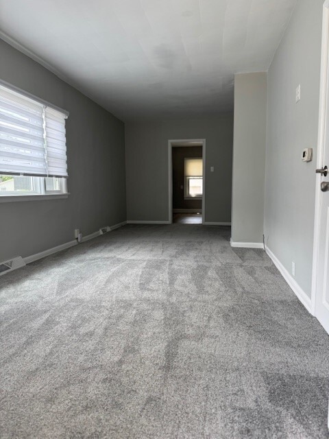 Building Photo - 67 Hill Rd N