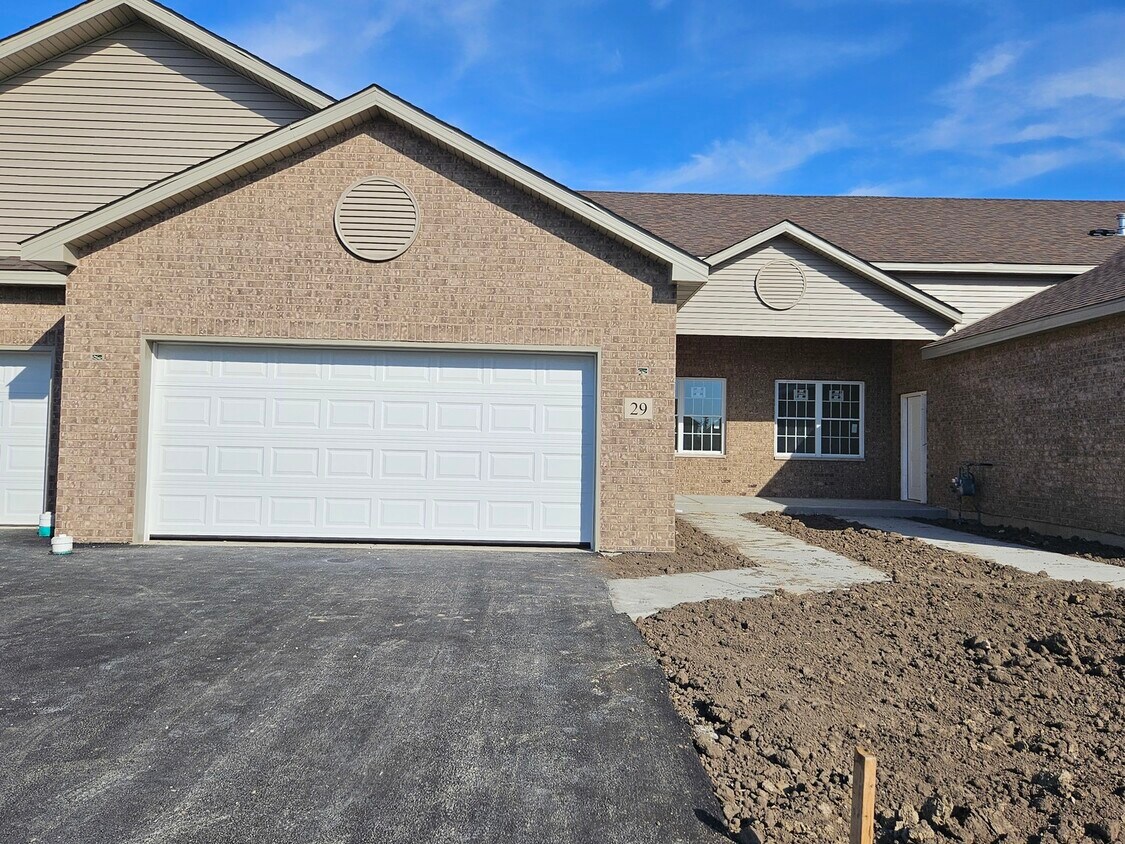 Foto principal - 29 Apollo Ct
