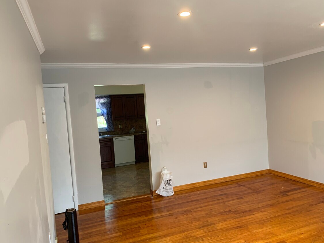 Living area - 89 Virginia Ave