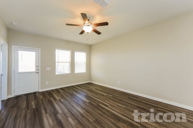 Foto del edificio - 14367 Gunsight Pass