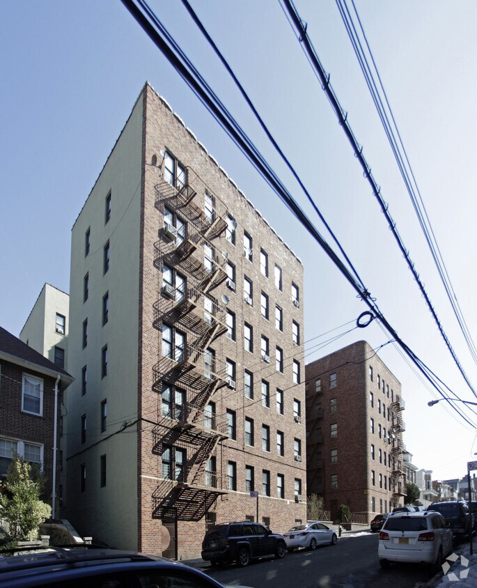 Foto del edificio - 645 E 231st St
