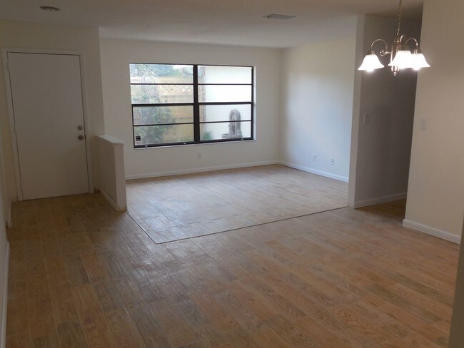 Foto del edificio - Becket Lake 3 bed 2 bath SFH