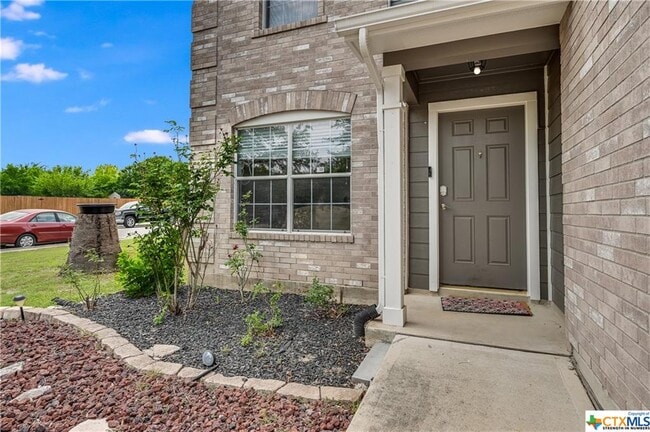 Building Photo - 676 Goldenrod St