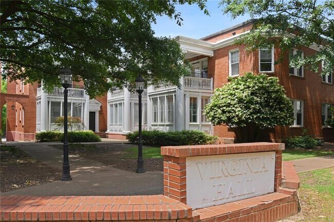 Foto del edificio - 878 Briarcliff Rd NE