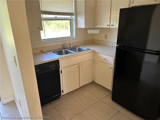 Foto del edificio - 5003 Manatee Dr