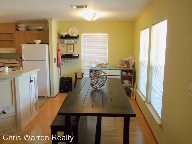 Building Photo - 3 br, 2 bath House - 3202 E 16th Street
