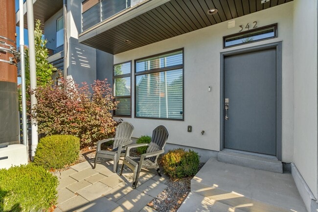 Photo - 342 Reed Ave N Townhome