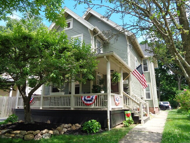 Building Photo - 29 Bradley Ave