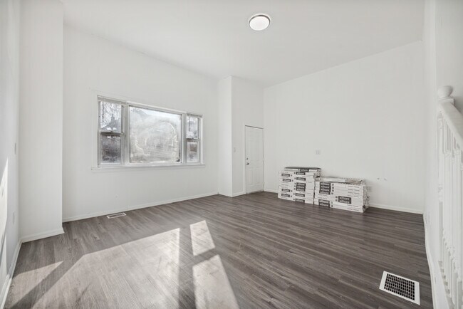 Building Photo - 2702 S Spaulding Ave
