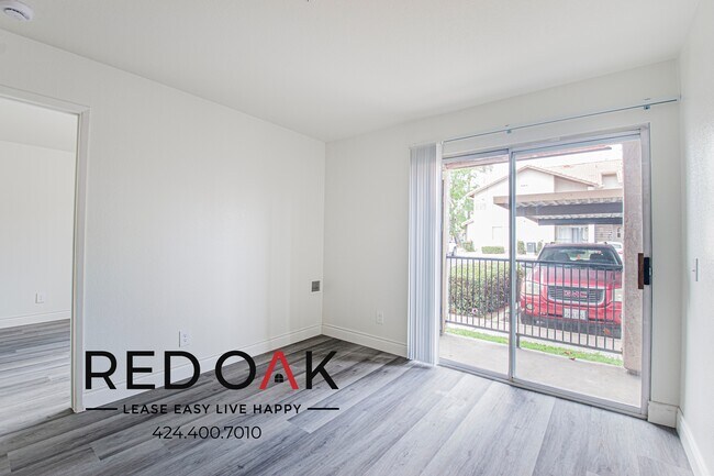 Foto del edificio - 245 E First St-1077