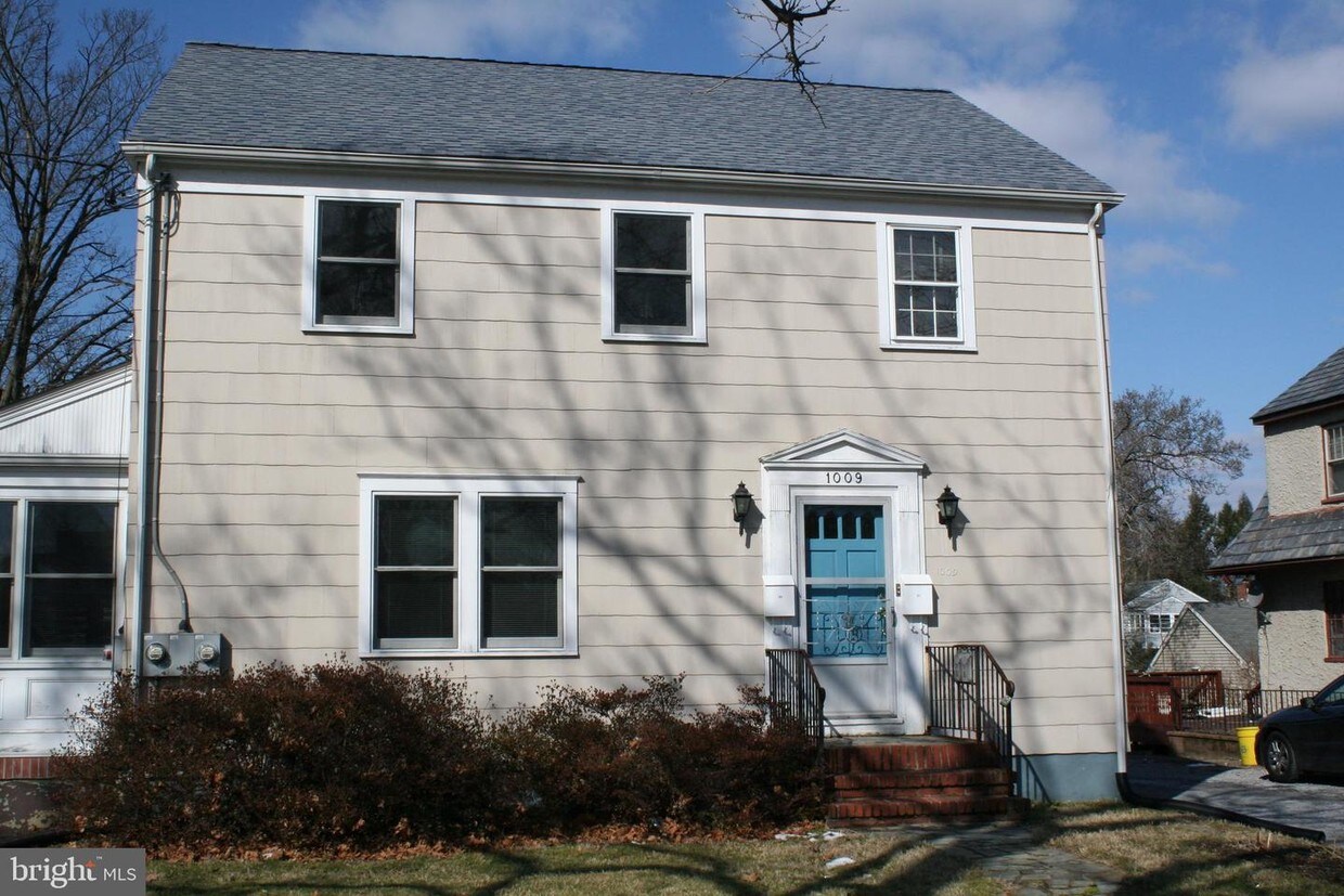Primary Photo - 1009 Parkside Ave