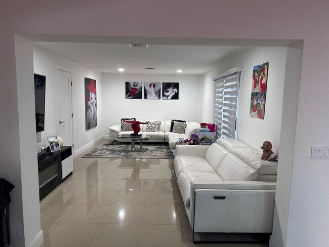 Foto del edificio - 10348 Showboat Ln