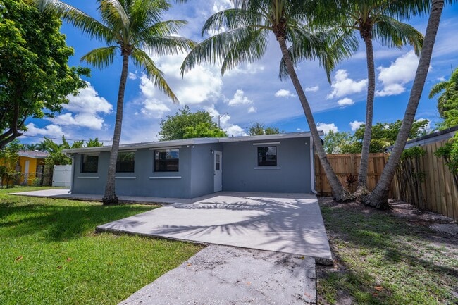 Building Photo - 6113 Royal Palm Blvd
